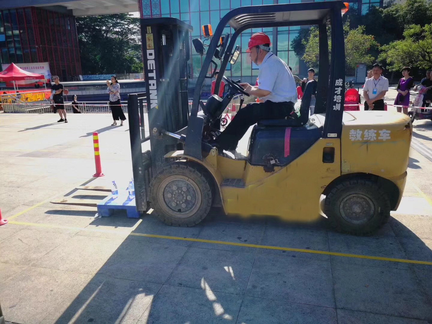 中環學校 焊工培訓畢業照