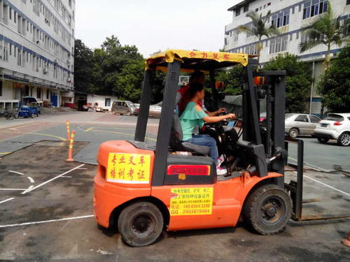 中環學校 焊工培訓畢業照