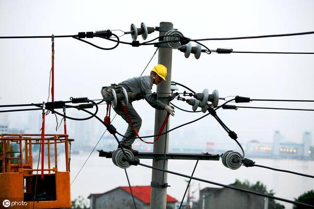 中環(huán)學校 焊工辦理畢業(yè)照